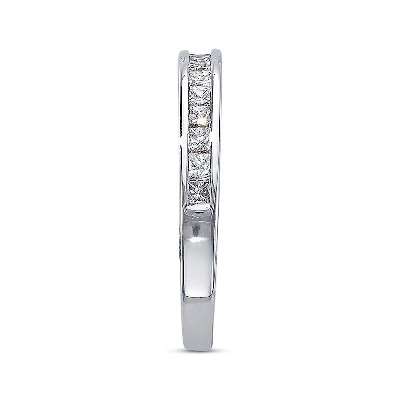 14k White Gold Unique Graduated Style Diamond Wedding Band (1/10 cttw) main image 0