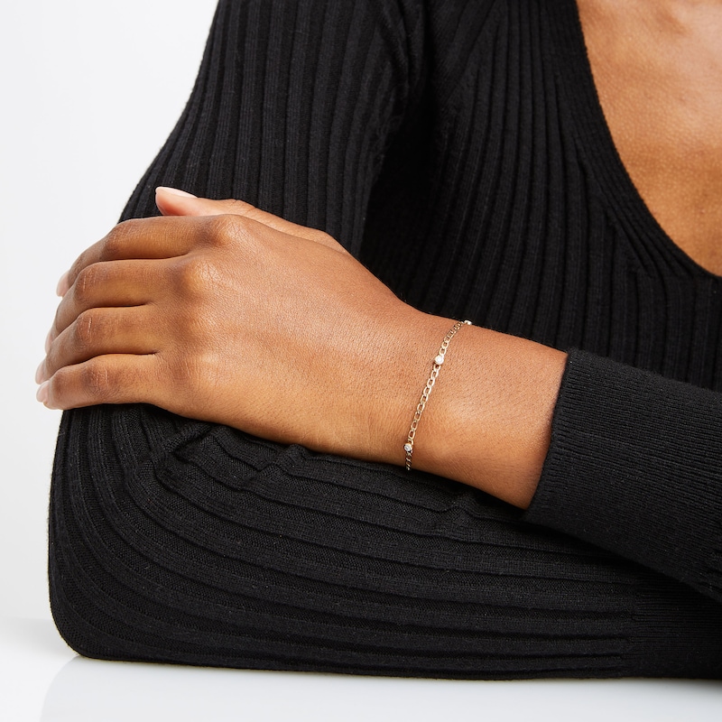 Main Image 4 of Diamond Curb Chain Station Bracelet 1/6 ct tw 10K Yellow Gold 7.5”