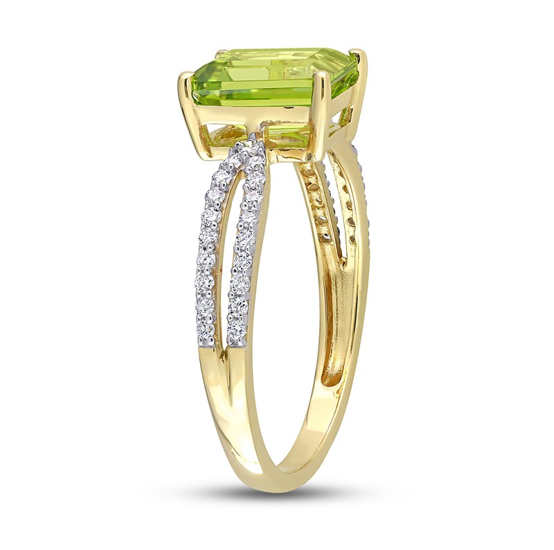 Peridot and Diamond Ring 1/5 ct tw Round-Cut 14K Yellow Gold