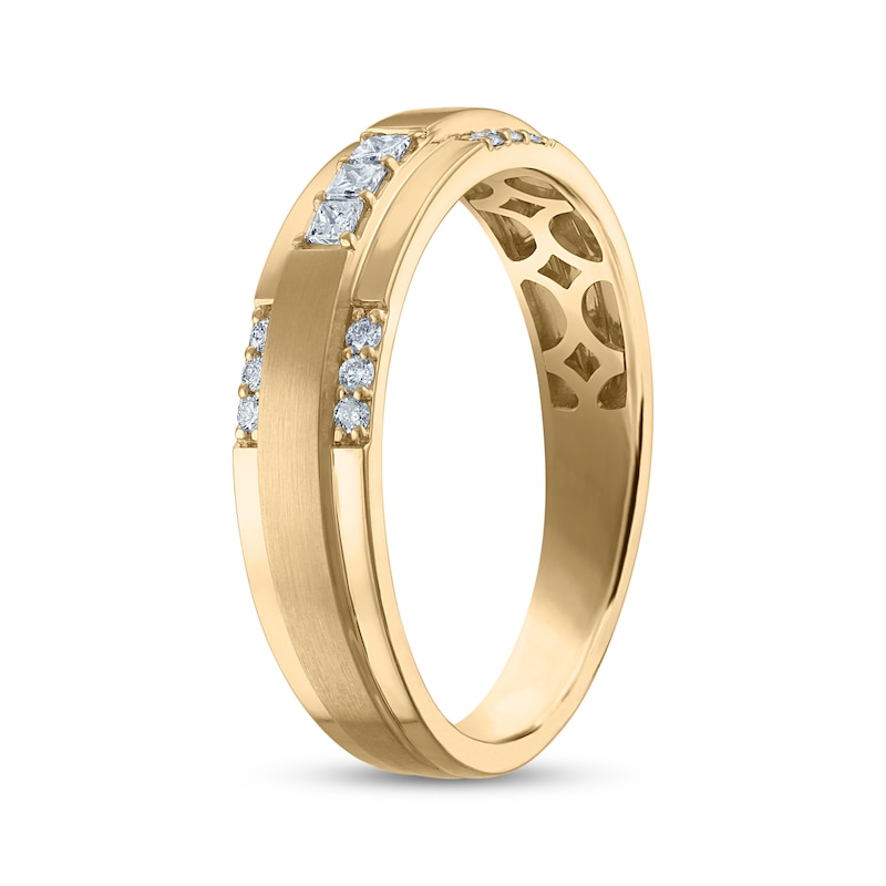 Main Image 2 of Adore Men's Square & Round-Cut Diamond Wedding Band 1/5 ct tw 10K Yellow Gold
