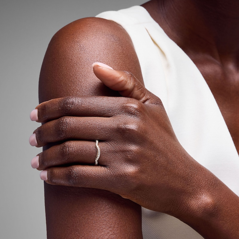 Main Image 4 of Neil Lane Diamond Contour Wedding Band 1/4 ct tw 14K Yellow Gold