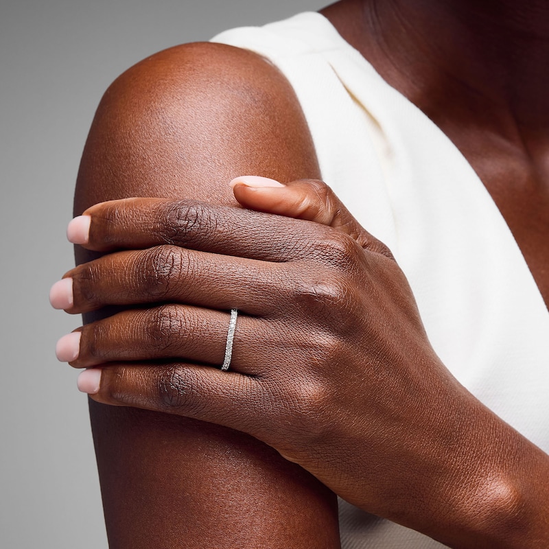 Main Image 4 of Neil Lane Diamond Wedding Band 1/4 ct tw Round-cut 14K White Gold