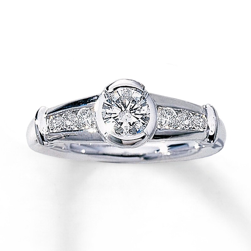 Main Image 1 of Previously Owned Engagement Ring 5/8 ct tw Round-cut Diamonds Platinum