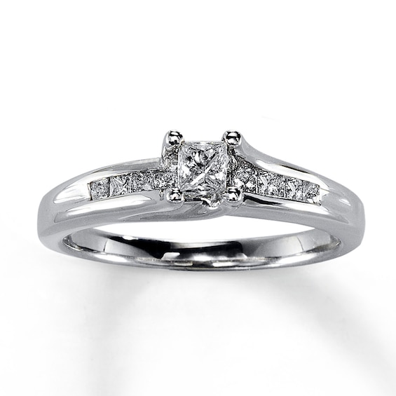 Previously Owned Ring 1/2 ct tw Diamonds 14K White Gold