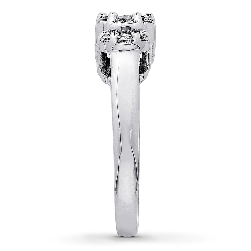 Main Image 3 of Previously Owned 3-Stone Cluster Diamond Ring 3/4 ct tw Round-cut 14K White Gold