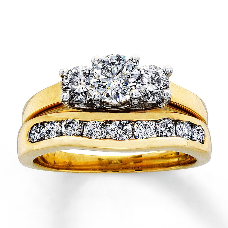 Main Image 2 of Previously Owned Diamond Wedding Band 1/2 ct tw 14K Yellow Gold