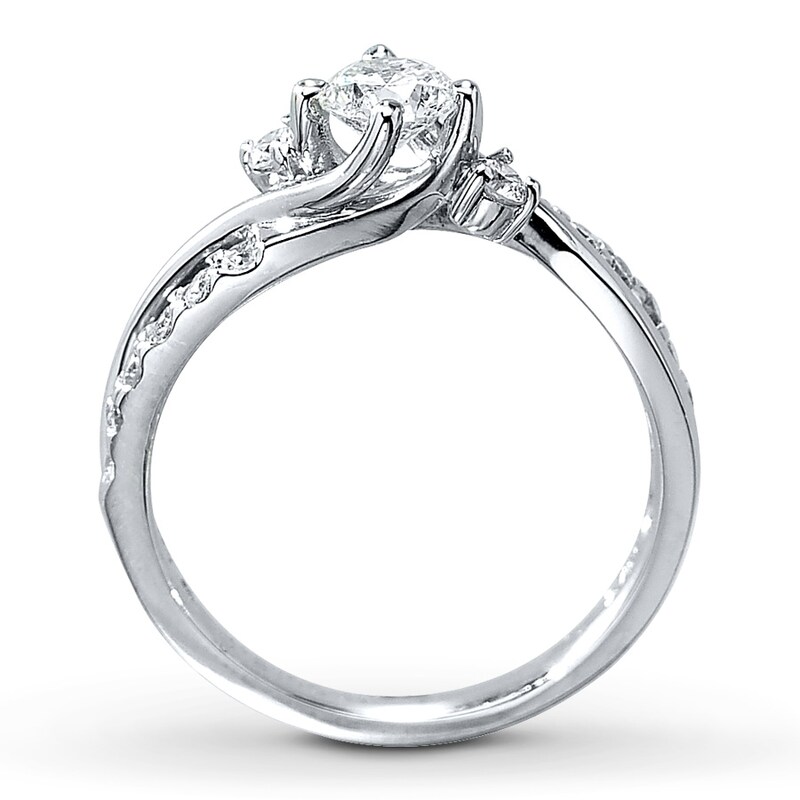 Main Image 2 of Previously Owned Diamond Engagement Ring 3/4 ct tw Round-cut 14K White Gold