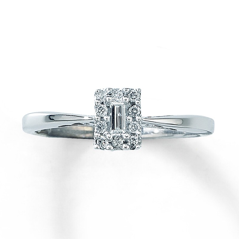 Main Image 1 of Previously Owned Ring 1/6 ct tw Diamonds 10K White Gold