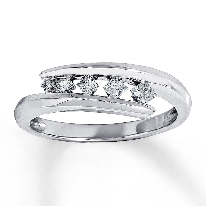 Main Image 1 of Previously Owned Ring 1/5 Carat tw Diamonds 10K White Gold