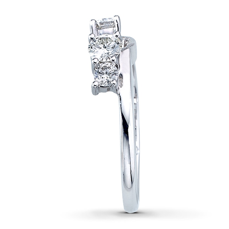 Main Image 3 of Previously Owned THE LEO Diamond Ring 3/4 ct tw 14K Gold