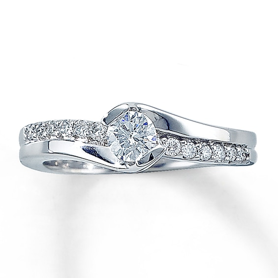 Previously Owned Ring 1/2 ct tw Diamonds 14K White Gold