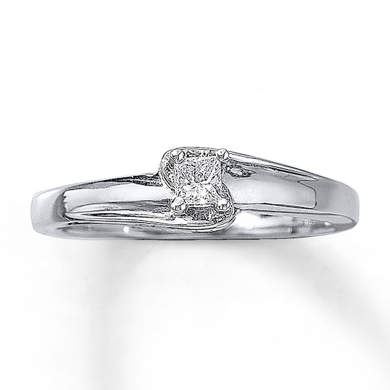 Previously Owned Ring 1/5 ct tw Diamonds 10K White Gold
