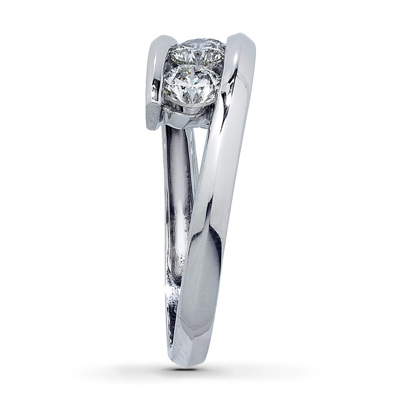 Main Image 3 of Previously Owned Diamond Ring 1 ct tw Round-cut 14K White Gold