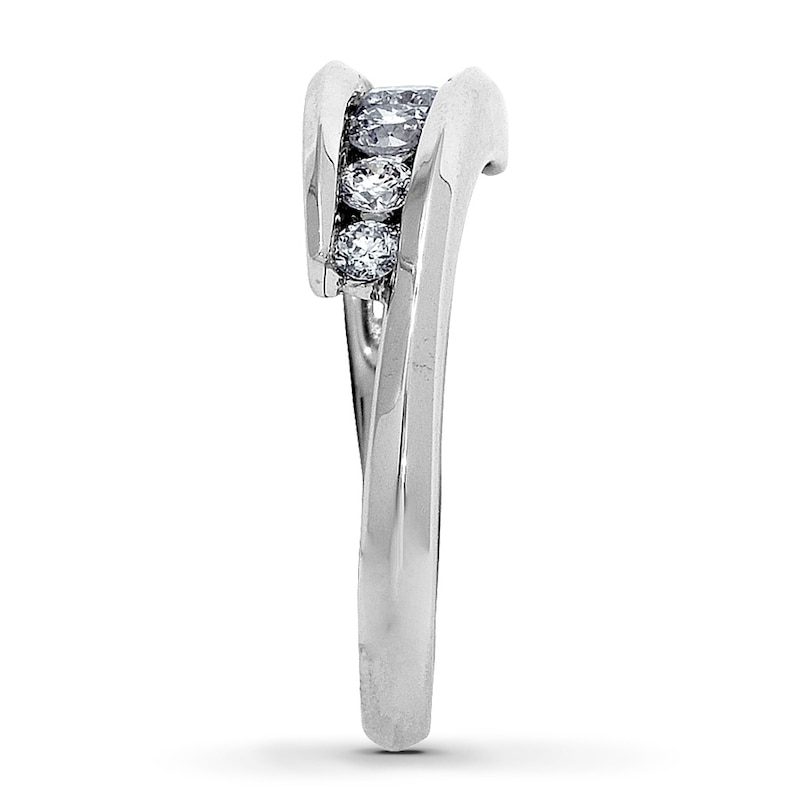 Main Image 3 of Previously Owned Diamond Ring 1/2 ct tw 14K White Gold