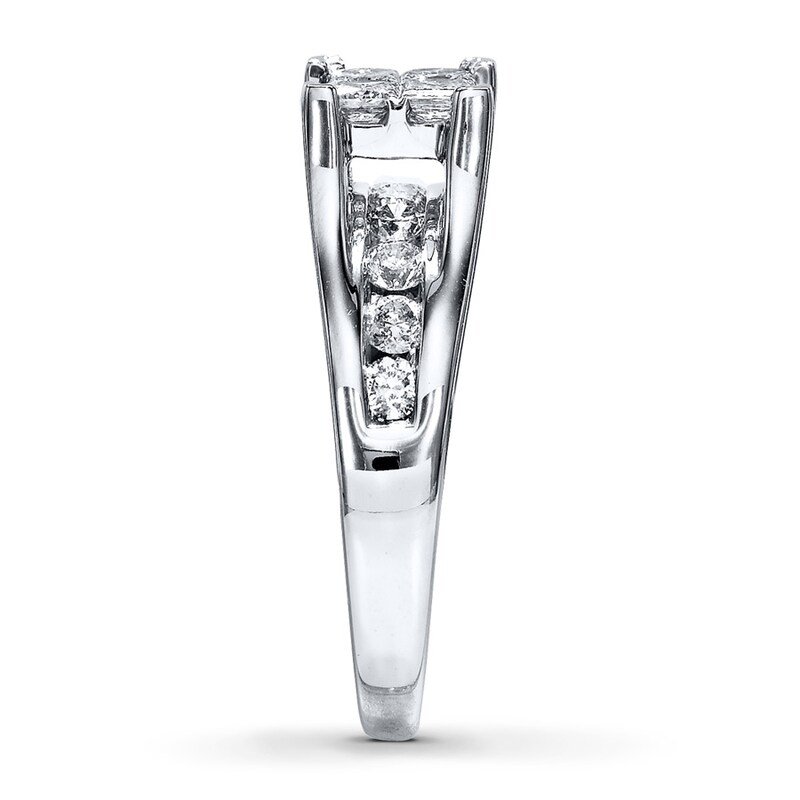 Main Image 2 of Previously Owned Diamond Ring 1-1/2 cts tw 14K Gold