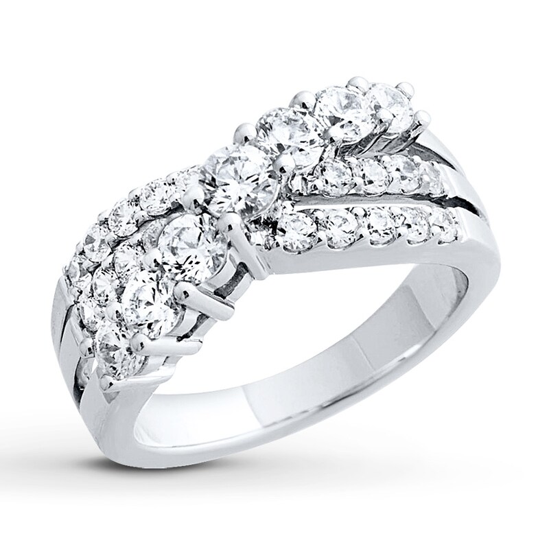 Previously Owned Diamond Ring 1-1/2 ct tw Round-cut 14K White Gold
