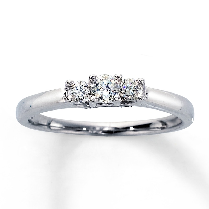 Previously Owned Ring 1/4 ct tw Round-cut Diamonds 14K White Gold
