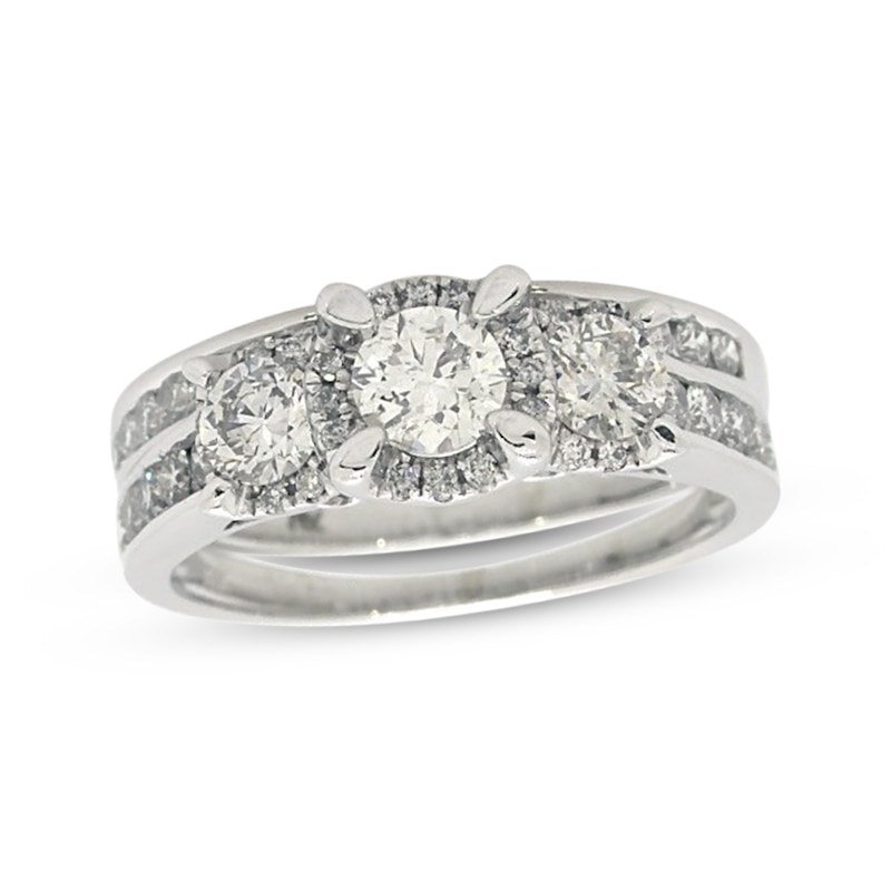 Main Image 1 of Previously Owned Diamond Engagement Ring 1-1/2 ct tw Round-cut 14K White Gold