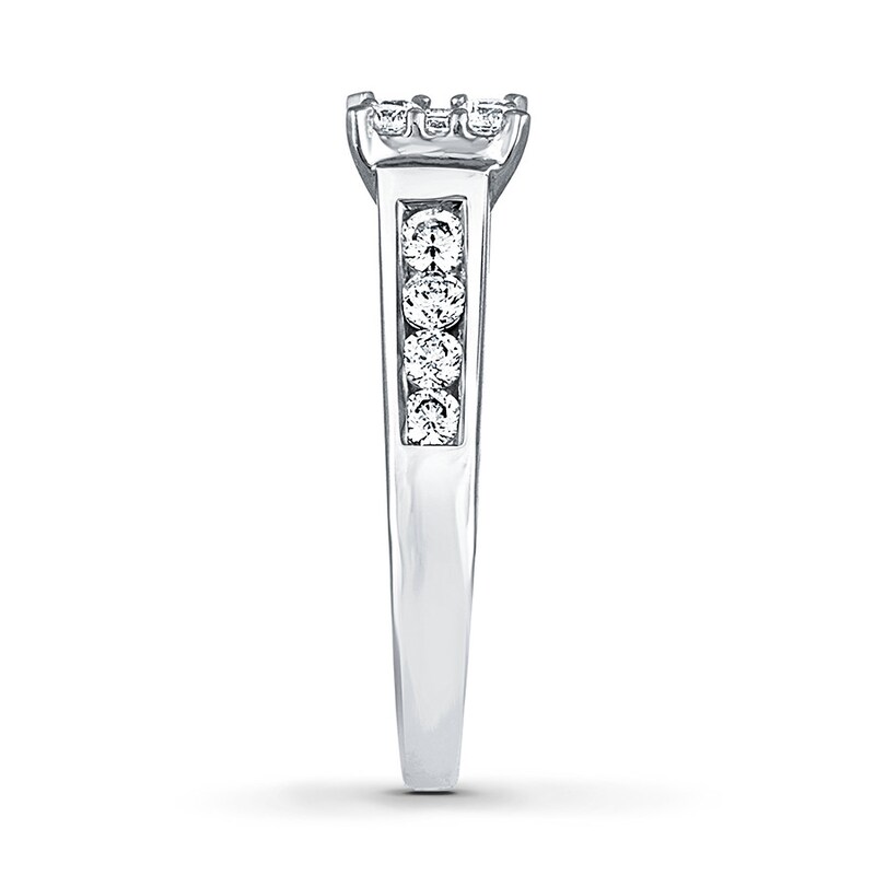 Main Image 3 of Previously Owned Diamond Ring 1 ct tw Round-cut 14K White Gold