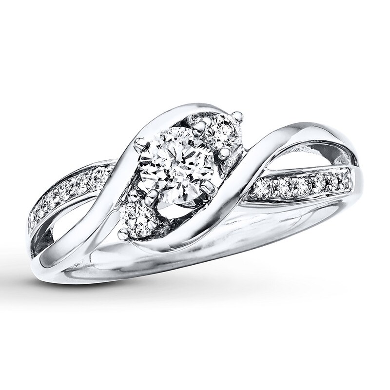 Main Image 1 of Previously Owned 3-Stone Diamond Ring 3/8 ct tw Round-cut 14K Gold Size 4