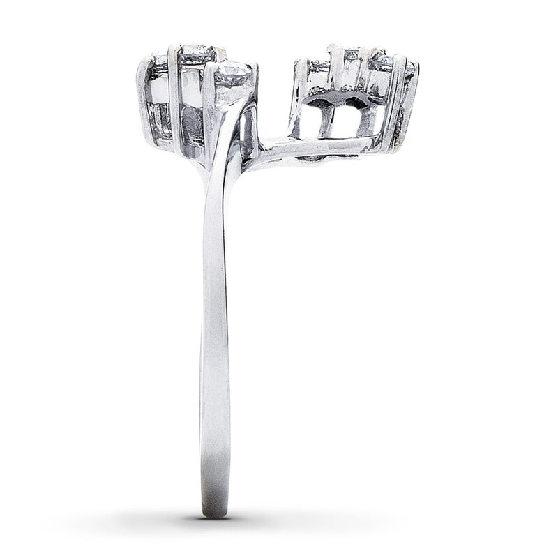 Main Image 3 of Previously Owned Diamond Wedding Band 1/4 ct tw Round-cut 14K Gold Size 5