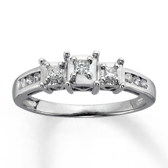 Previously Owned Diamond Ring 1/4 ct tw Princess & Round-cut 14K White Gold Size 9.5