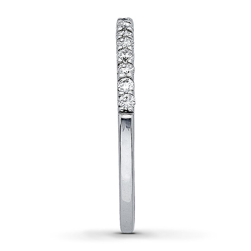 Previously Owned Diamond Wedding Band 1/4 ct tw Round-cut 14K White Gold - Size 10.5