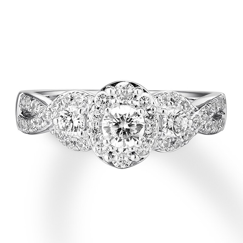 Main Image 4 of Previously Owned Diamond Engagement Ring 7/8 ct tw Round-cut 14K White Gold