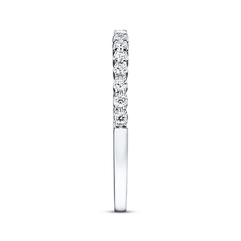 Main Image 4 of Previously Owned Diamond Wedding Band 1/4 ct tw Round-cut 14K White Gold
