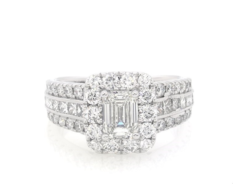 Main Image 1 of Previously Owned Neil Lane Engagement Ring 2-7/8 ct tw Emerald, Princess & Round 14K White Gold
