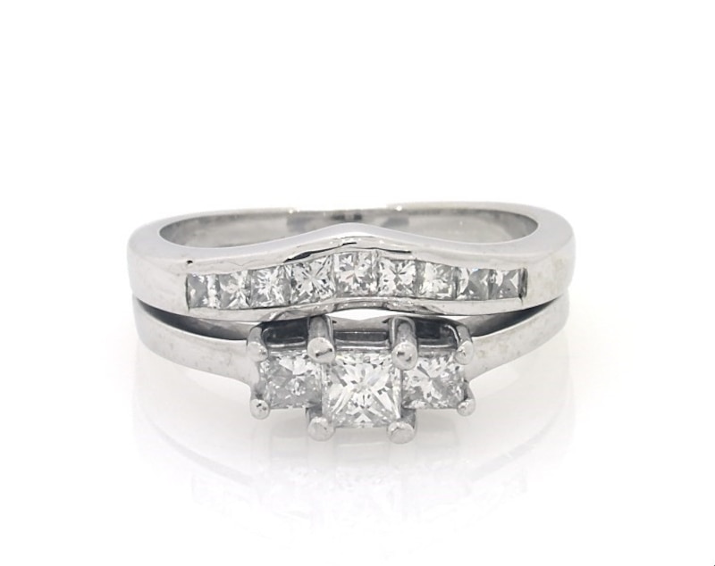 Main Image 1 of Previously Owned Princess-Cut Diamond Three-Stone Bridal Set 7/8 ct tw 14K White Gold Size 6.5