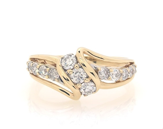 Previously Owned Diamond Ring 1 ct tw Round-cut 14K Yellow Gold