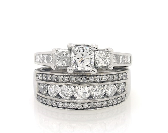 Previously Owned Princess-Cut Diamond Three-Stone Bridal Set 2-3/8 ct tw 14K White Gold Size 7.25