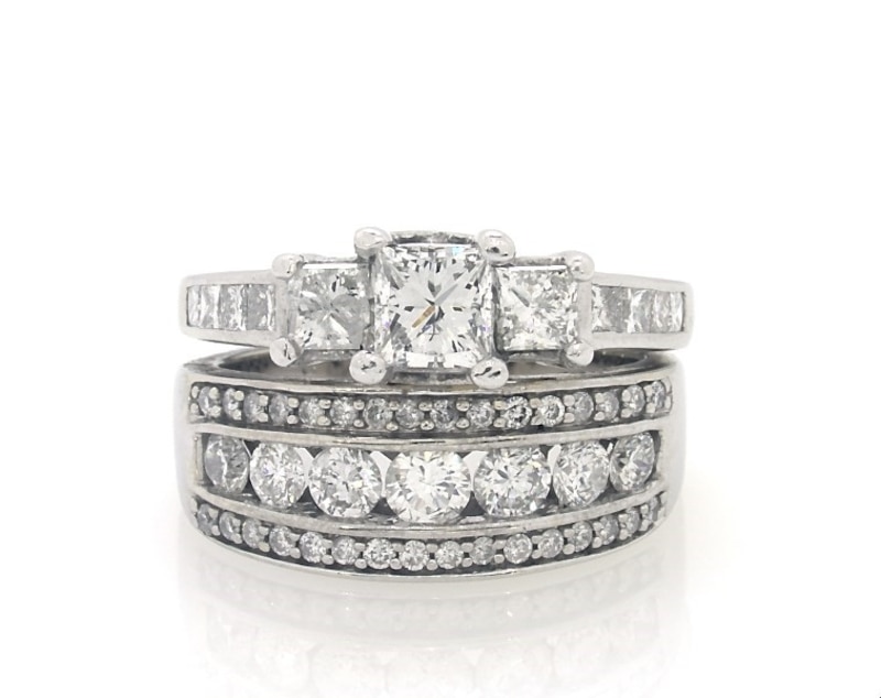 Main Image 1 of Previously Owned Princess-Cut Diamond Three-Stone Bridal Set 2-3/8 ct tw 14K White Gold Size 7.25