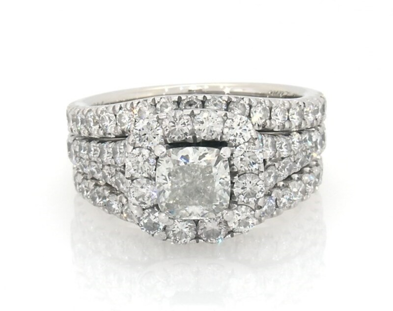 Main Image 1 of Previously Owned Neil Lane Cushion-Cut Diamond Halo Bridal Set 2-7/8 ct tw 14K White Gold Size 5.75
