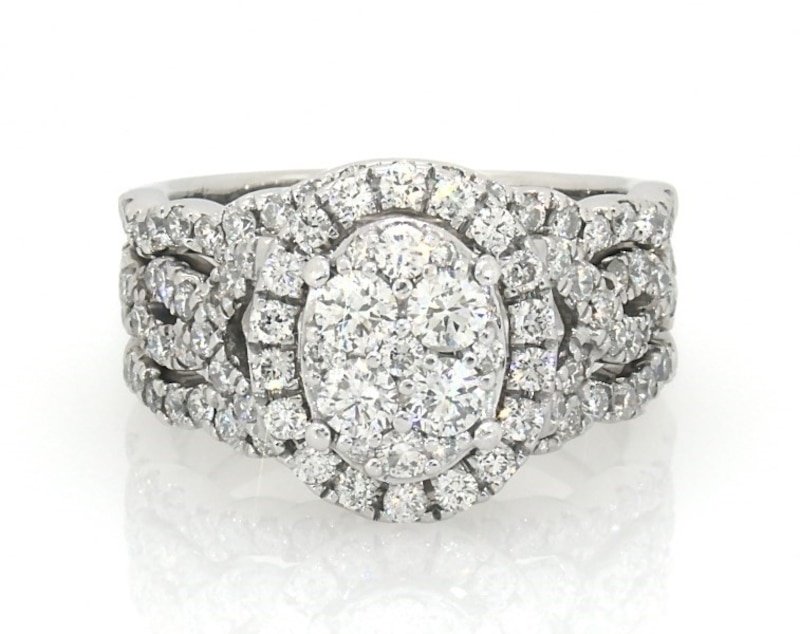 Main Image 1 of Previously Owned Multi-Diamond Center Oval Halo Bridal Set 1-1/3 ct tw 14K White Gold Size 5.5