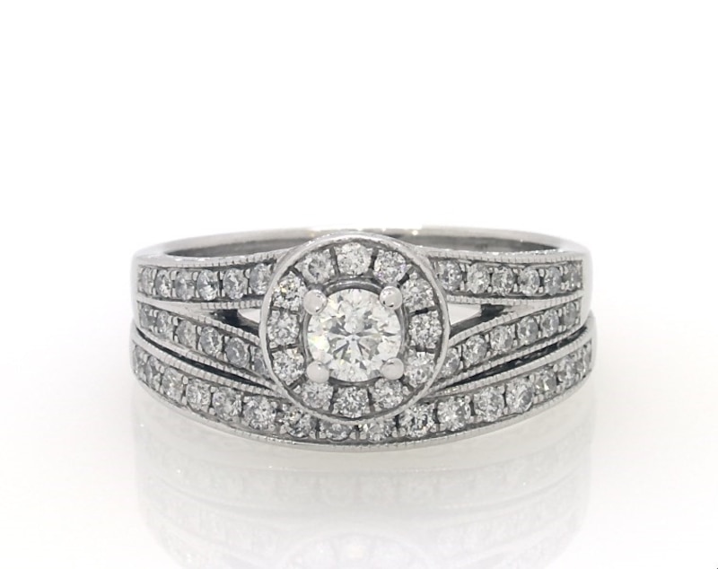 Main Image 1 of Previously Owned Round-Cut Diamond Halo Bridal Set 7/8 ct tw 14K White Gold Size 7