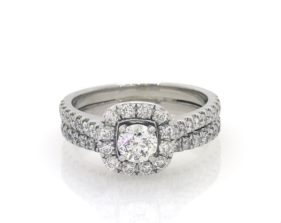 Previously Owned Neil Lane Round-Cut Diamond Halo Bridal Set 1-3/8 ct tw 14K White Gold Size 7.5