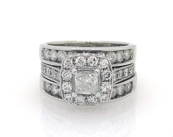 Previously Owned Princess-Cut Diamond Cushion Halo Bridal Set 2-3/4 ct tw 14K White Gold Size 6.75
