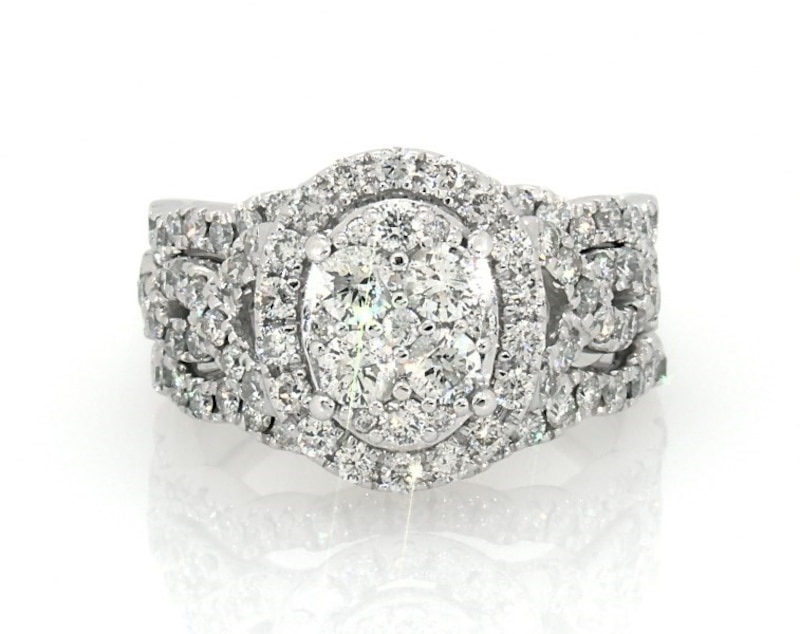 Main Image 1 of Previously Owned Multi-Diamond Center Oval Halo Bridal Set 1-1/3 ct tw 14K White Gold Size 5.25