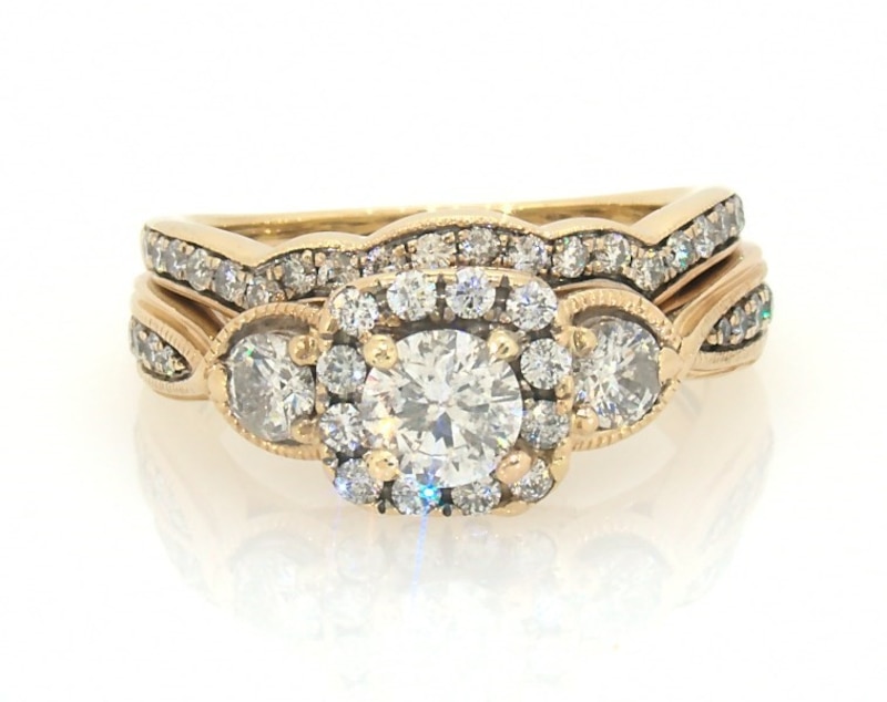 Main Image 1 of Previously Owned Round-Cut Diamond Halo Bridal Set 1-1/8 ct tw 14K Yellow Gold Size 5.5