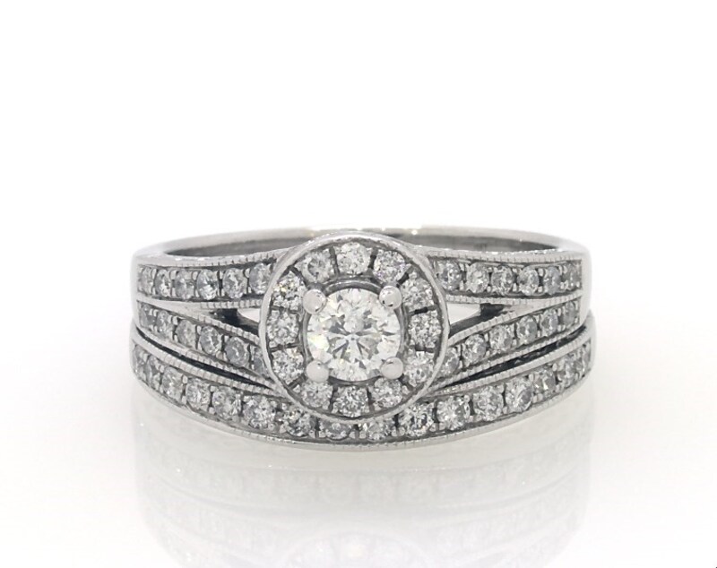 Main Image 1 of Previously Owned Round-Cut Diamond Halo Bridal Set 7/8 ct tw 14K White Gold Size 4