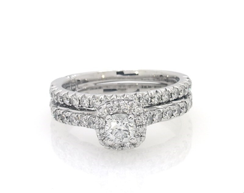 Main Image 1 of Previously Owned Monique Lhuillier Bliss Round-Cut Diamond Halo Bridal Set 1-1/6 ct tw 18K White Gold Size 6