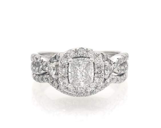 Previously Owned Multi-Diamond Center Halo Bridal Set 1 ct tw 14K White Gold Size 5