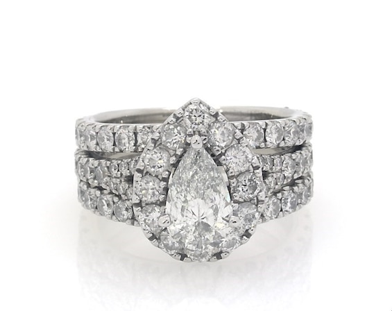 Previously Owned Neil Lane Pear-Shaped Diamond Halo Bridal Set 3-1/4 ct tw 14K White Gold Size 5.75