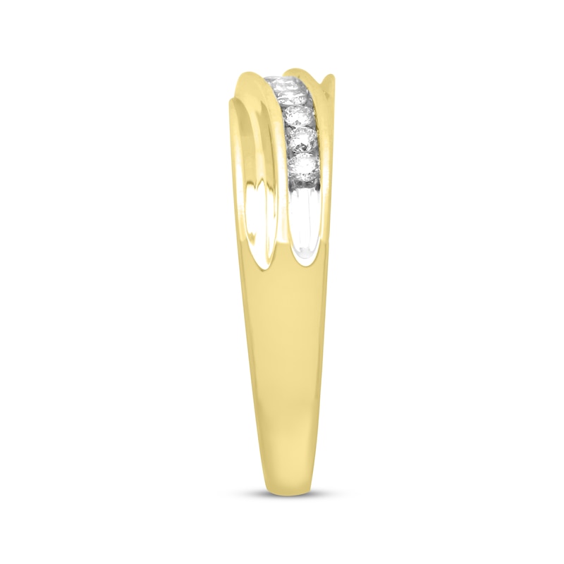 Main Image 2 of Previously Owned Men's Diamond Wedding Band 1/4 ct tw Round-cut 10K Yellow Gold