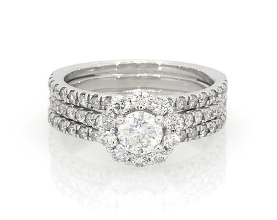 Previously Owned Round-Cut Diamond Halo Bridal Set 1-1/3 ct tw 14K White Gold Size 6.5