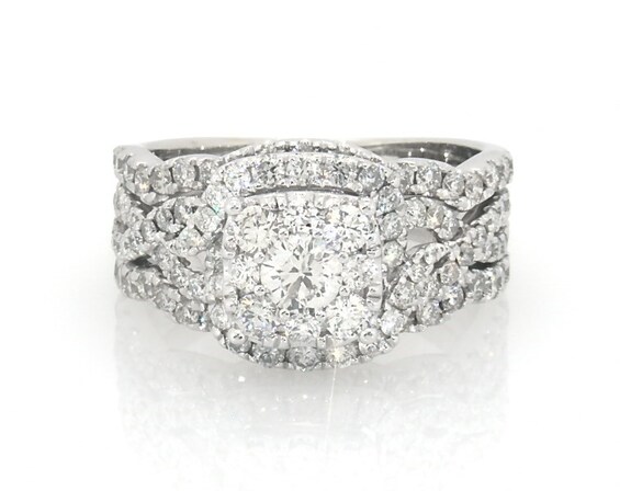 Previously Owned Round-Cut Diamond Halo Bridal Set 1-3/8 ct tw 14K White Gold Size 5.5