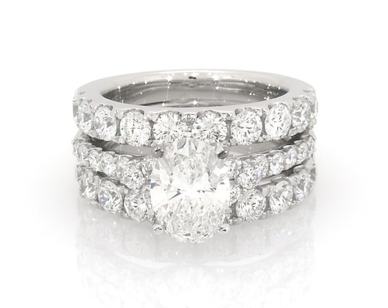 Previously Owned Lab-Grown Diamond Oval-Cut Bridal Set 3-3/4ct tw 14K White Gold size 5