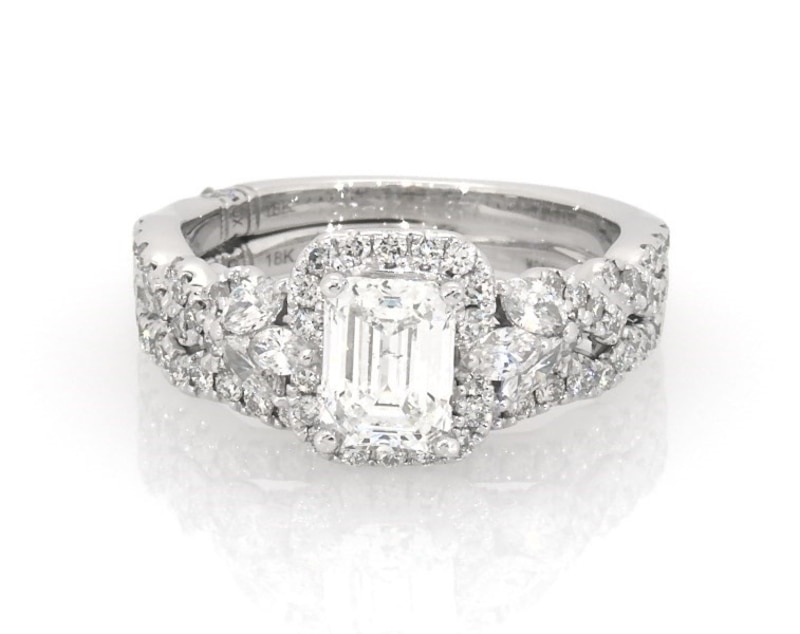 Main Image 1 of Previously Owned Monique Lhuillier Bliss Diamond Bridal Set 1-1/2ct tw Round-cut 18K White Gold Size 5.5